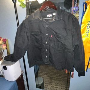 Levi’s Cropped Black Denim Button In Size Medium!!